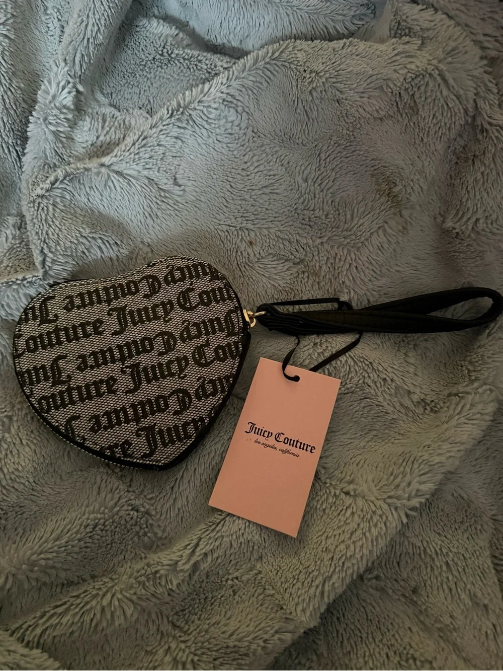 New with tags Juicy Couture heart-shaped wristlet 🖤✨